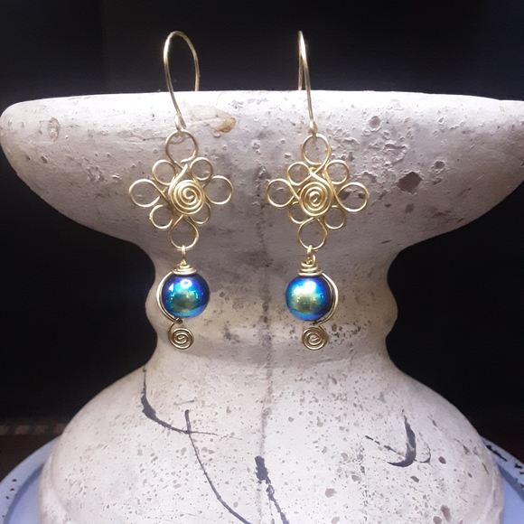 Handcrafted Earrings Gold with Black Aurora Borealis Glass Beads - Picture 7 of 8